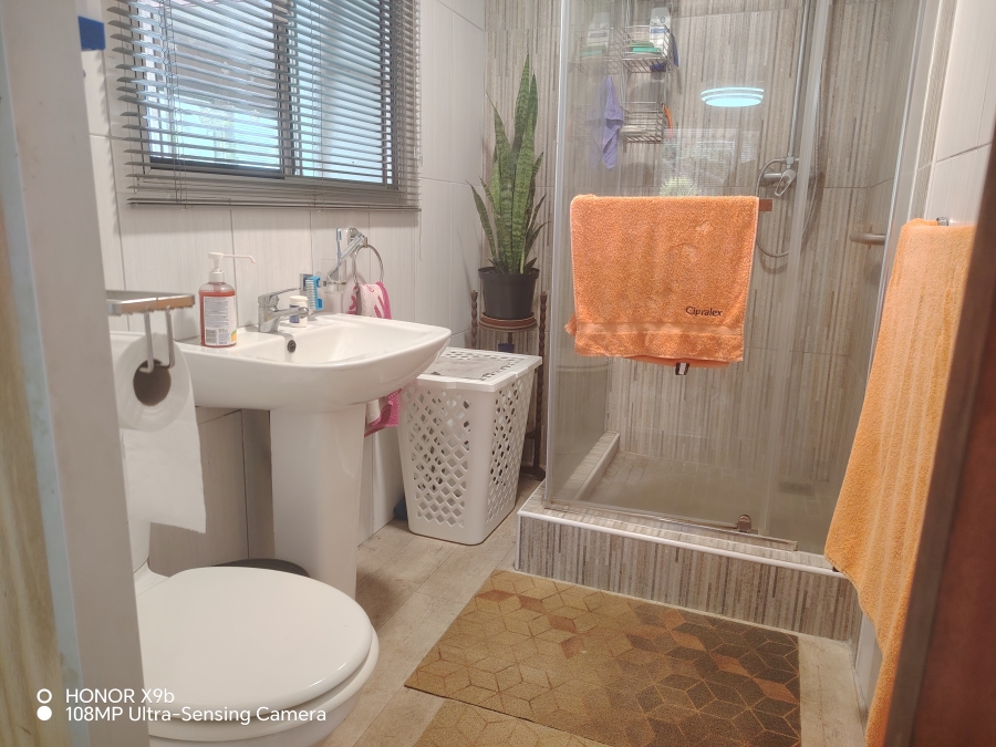 1 Bedroom Property for Sale in Queensburgh KwaZulu-Natal