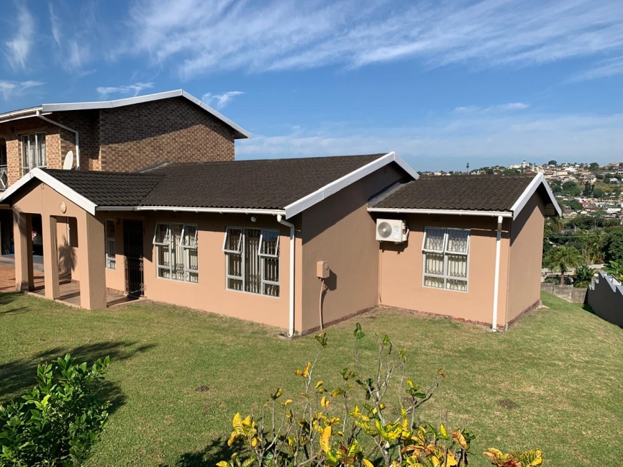 5 Bedroom Property for Sale in Mount Vernon KwaZulu-Natal