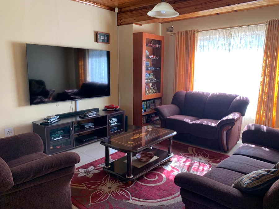 5 Bedroom Property for Sale in Mount Vernon KwaZulu-Natal