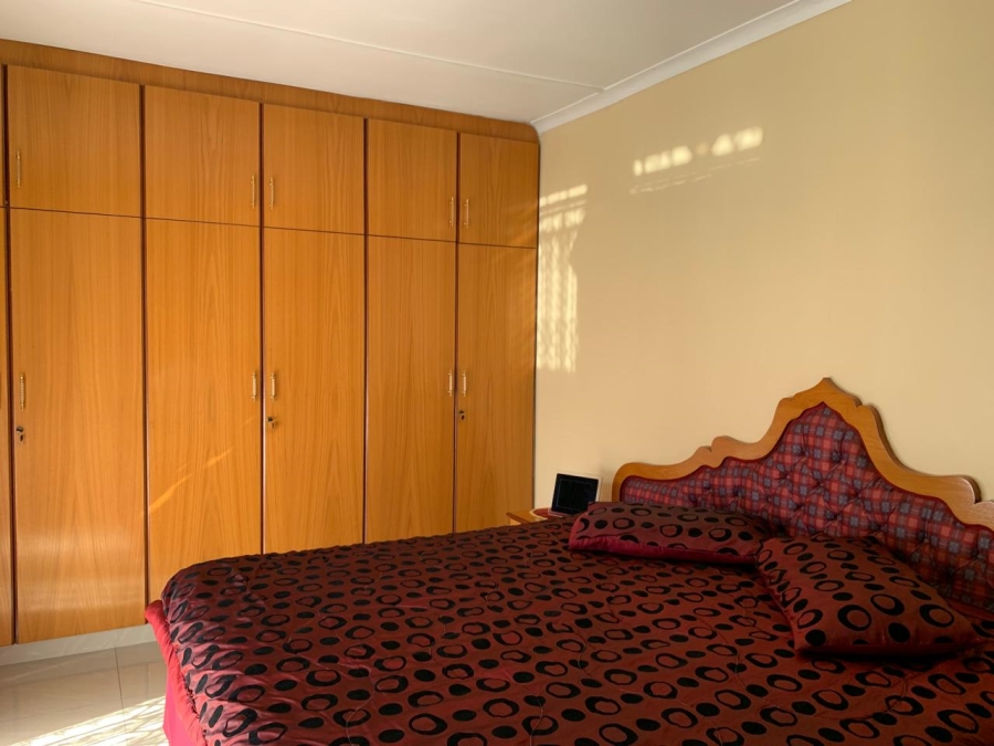 5 Bedroom Property for Sale in Mount Vernon KwaZulu-Natal