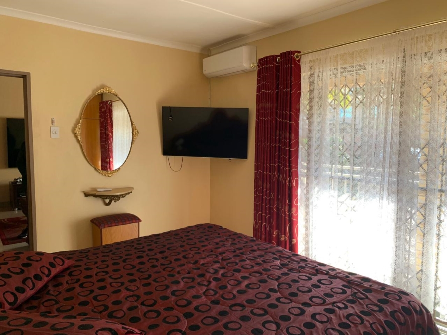 5 Bedroom Property for Sale in Mount Vernon KwaZulu-Natal