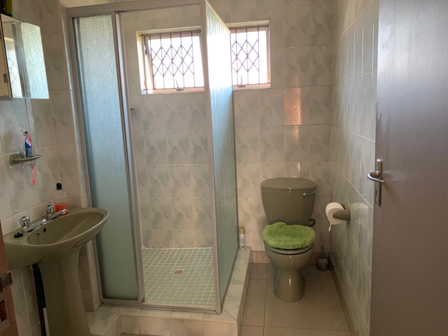 5 Bedroom Property for Sale in Mount Vernon KwaZulu-Natal