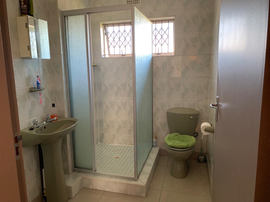 5 Bedroom Property for Sale in Mount Vernon KwaZulu-Natal