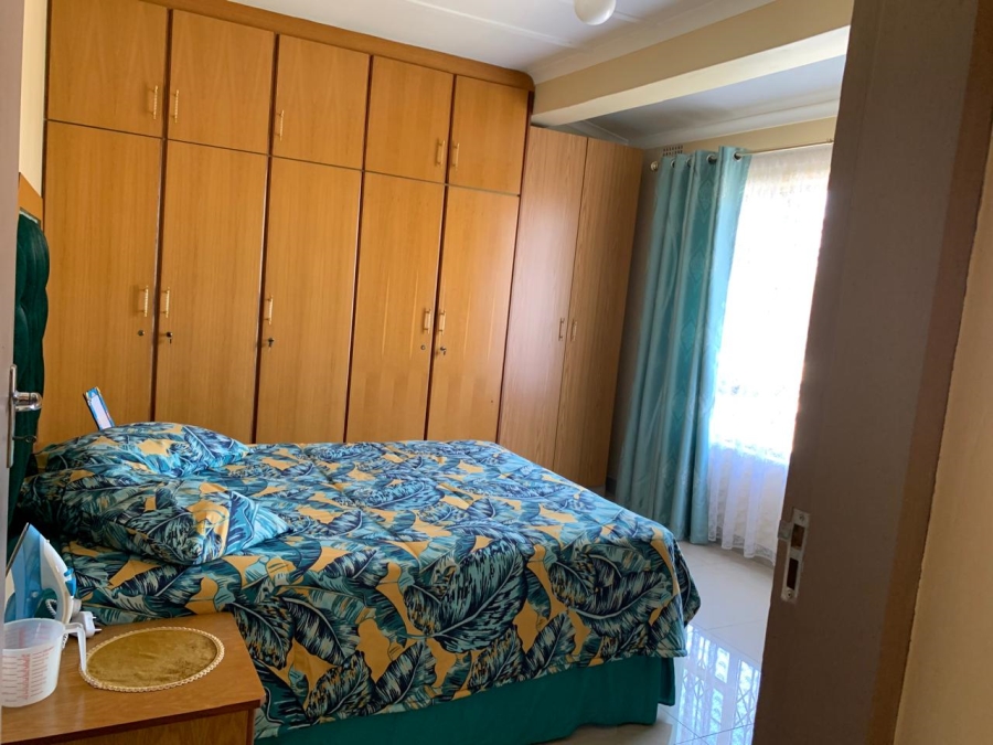 5 Bedroom Property for Sale in Mount Vernon KwaZulu-Natal