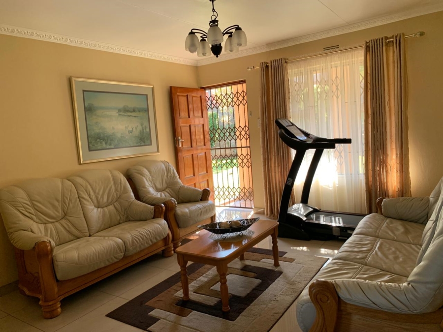 5 Bedroom Property for Sale in Mount Vernon KwaZulu-Natal