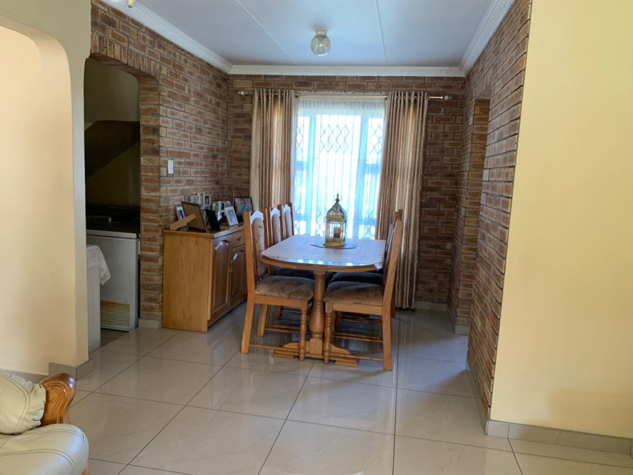 5 Bedroom Property for Sale in Mount Vernon KwaZulu-Natal
