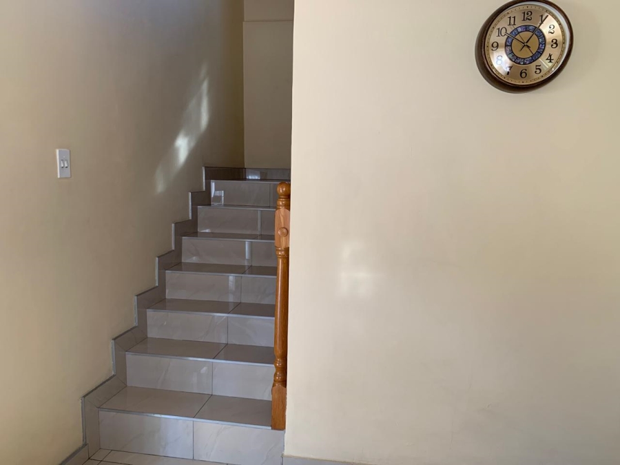 5 Bedroom Property for Sale in Mount Vernon KwaZulu-Natal