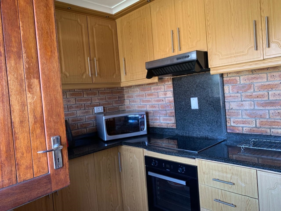 5 Bedroom Property for Sale in Mount Vernon KwaZulu-Natal
