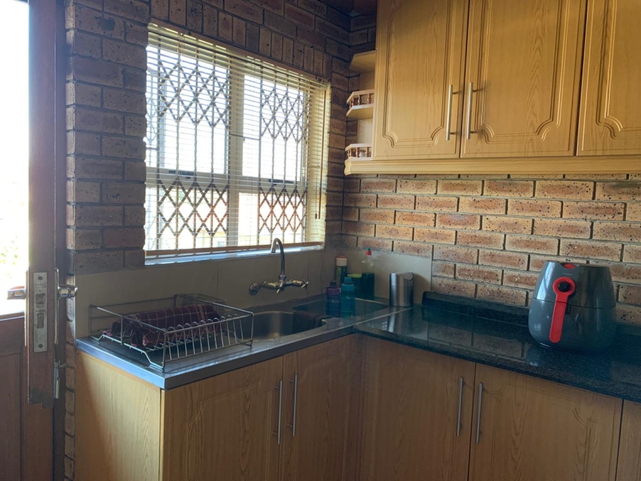 5 Bedroom Property for Sale in Mount Vernon KwaZulu-Natal