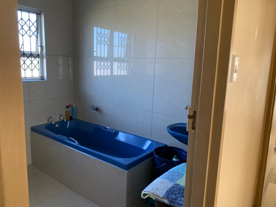 5 Bedroom Property for Sale in Mount Vernon KwaZulu-Natal