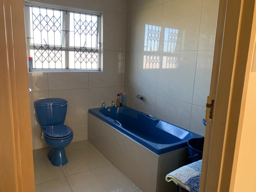 5 Bedroom Property for Sale in Mount Vernon KwaZulu-Natal