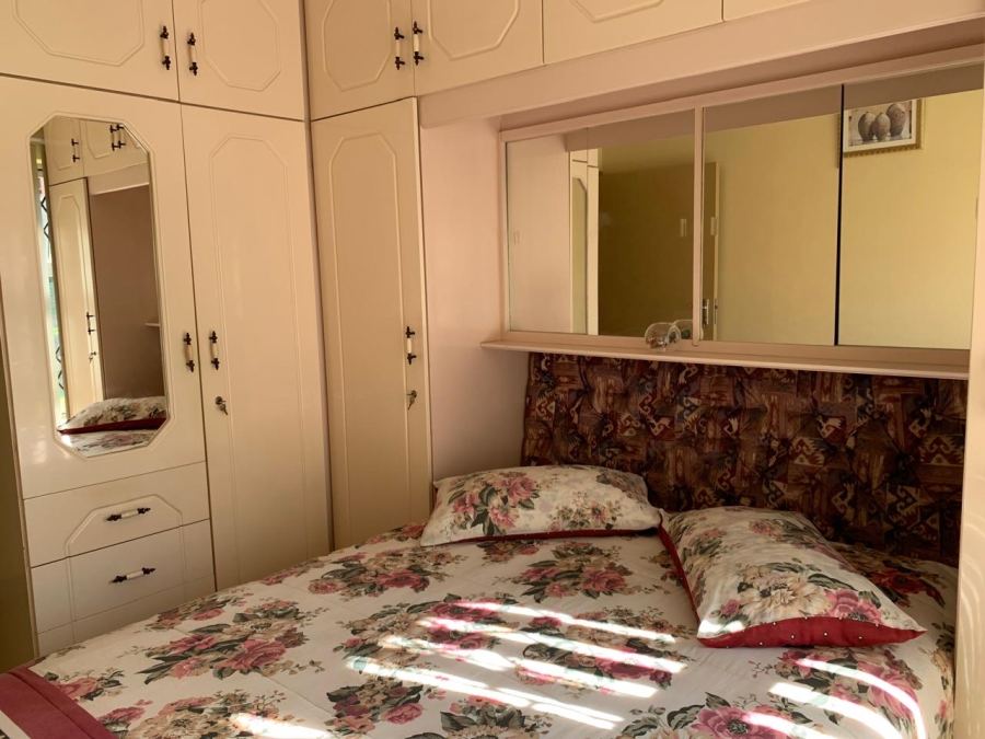 5 Bedroom Property for Sale in Mount Vernon KwaZulu-Natal