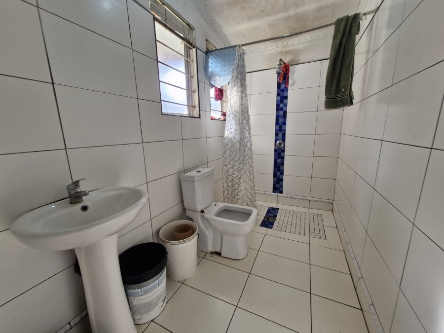 5 Bedroom Property for Sale in Mount Vernon KwaZulu-Natal