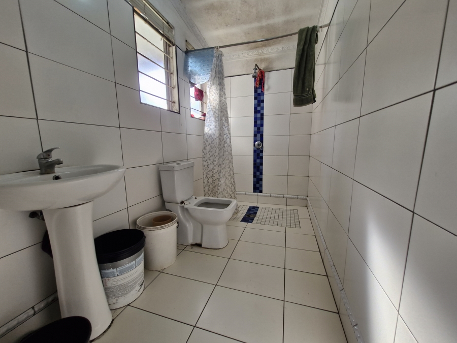 5 Bedroom Property for Sale in Mount Vernon KwaZulu-Natal
