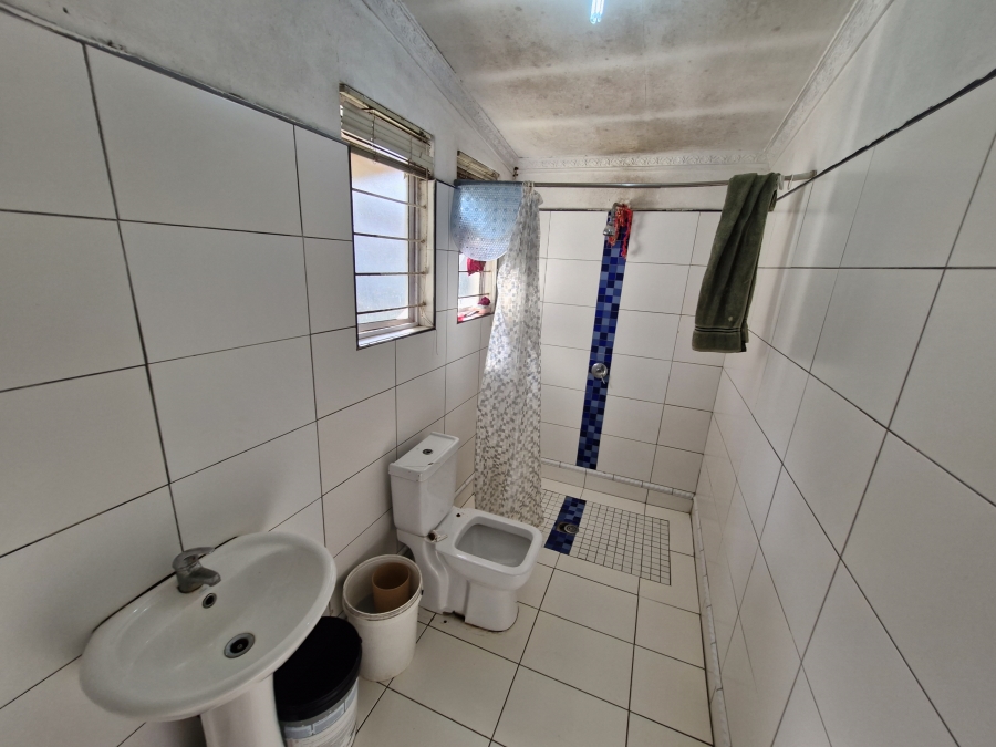 5 Bedroom Property for Sale in Mount Vernon KwaZulu-Natal