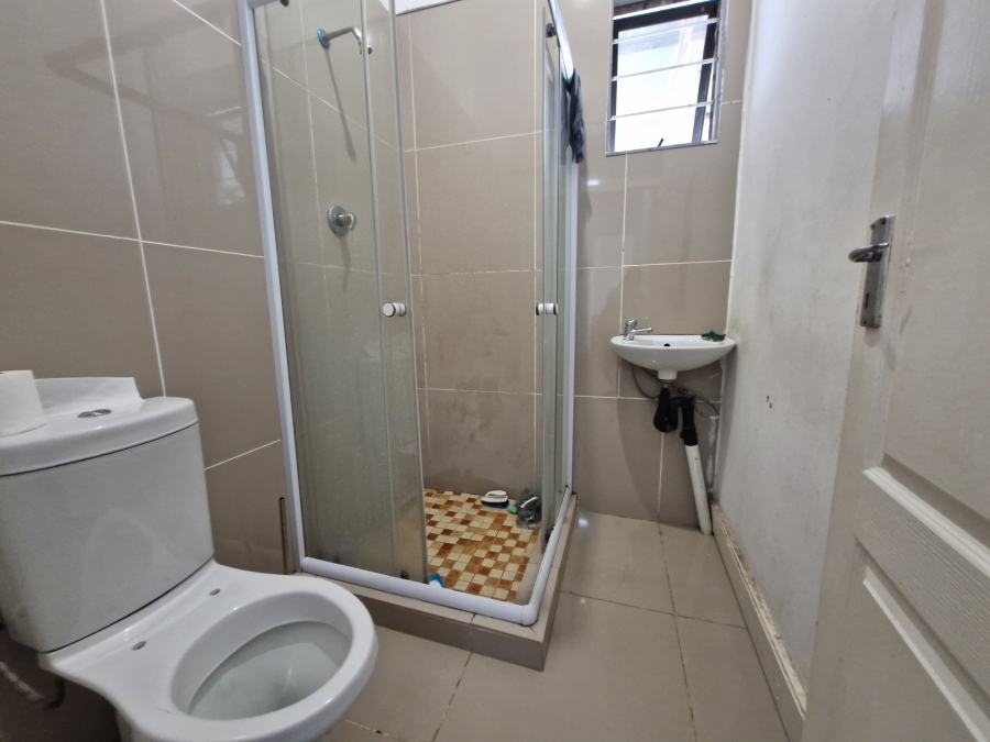 5 Bedroom Property for Sale in Mount Vernon KwaZulu-Natal