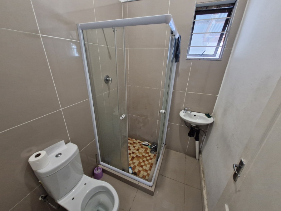 5 Bedroom Property for Sale in Mount Vernon KwaZulu-Natal