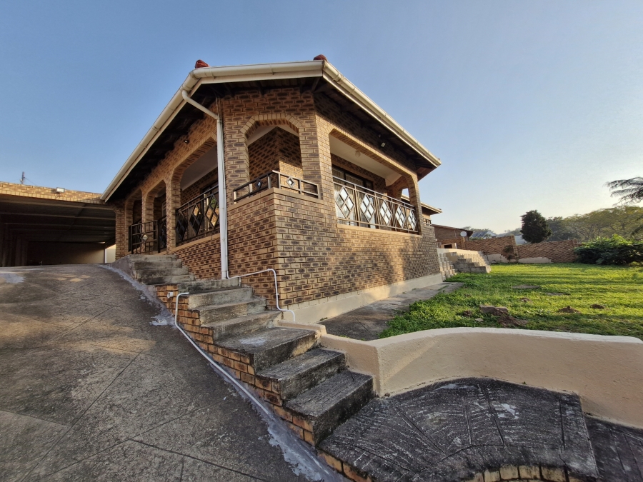 5 Bedroom Property for Sale in Umhlatuzana KwaZulu-Natal