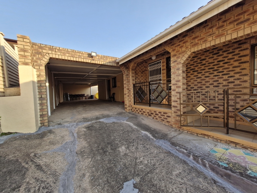 5 Bedroom Property for Sale in Umhlatuzana KwaZulu-Natal