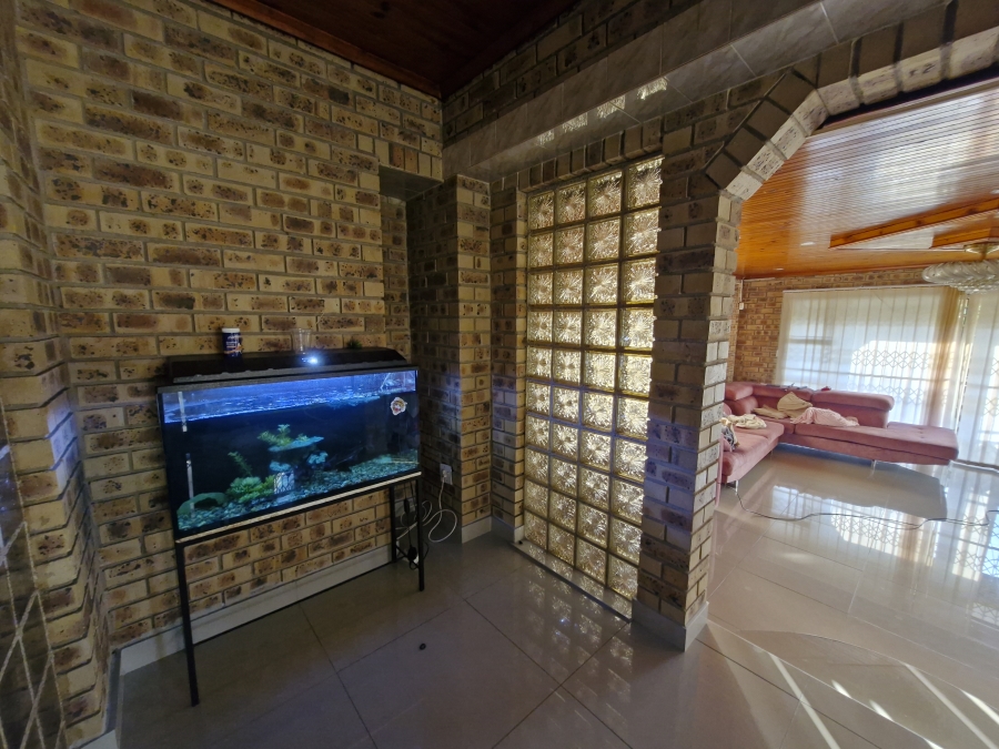 5 Bedroom Property for Sale in Umhlatuzana KwaZulu-Natal