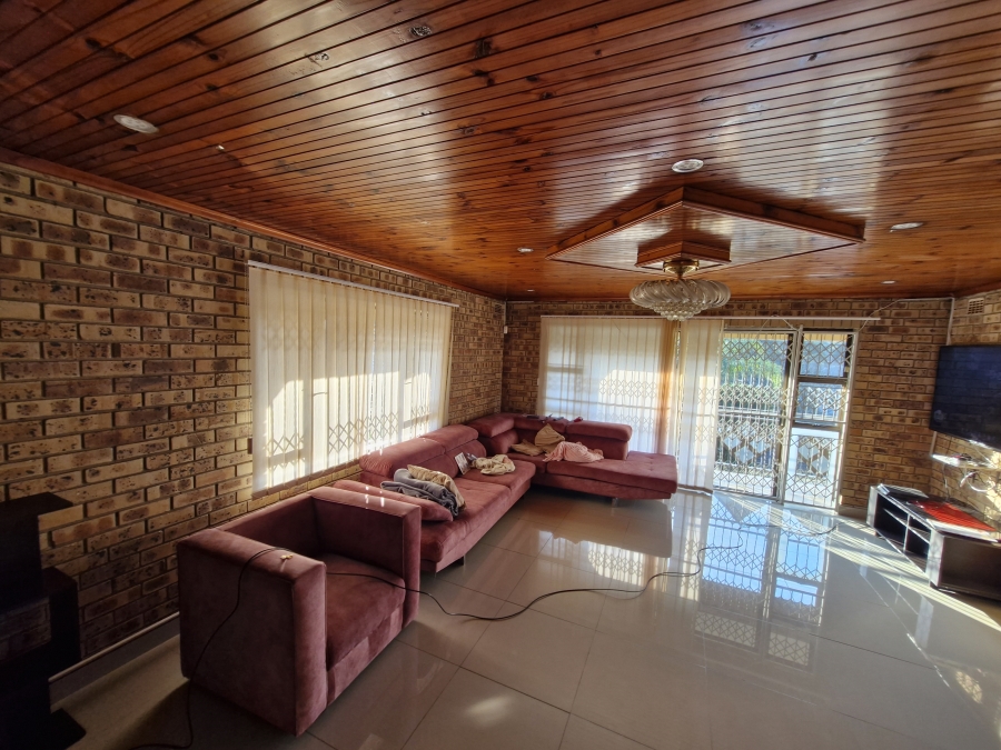 5 Bedroom Property for Sale in Umhlatuzana KwaZulu-Natal