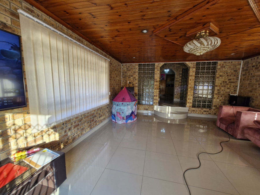 5 Bedroom Property for Sale in Umhlatuzana KwaZulu-Natal