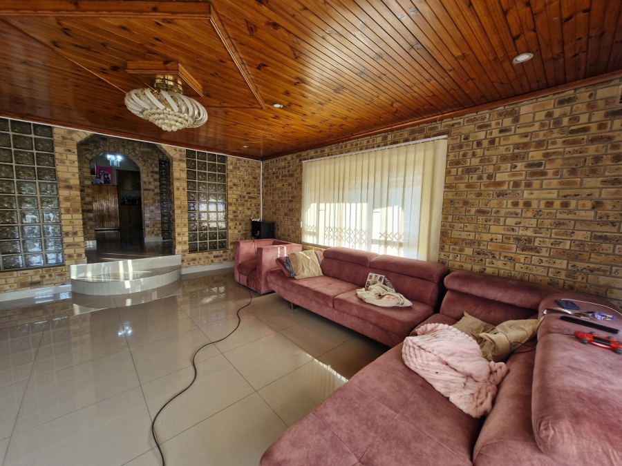 5 Bedroom Property for Sale in Umhlatuzana KwaZulu-Natal