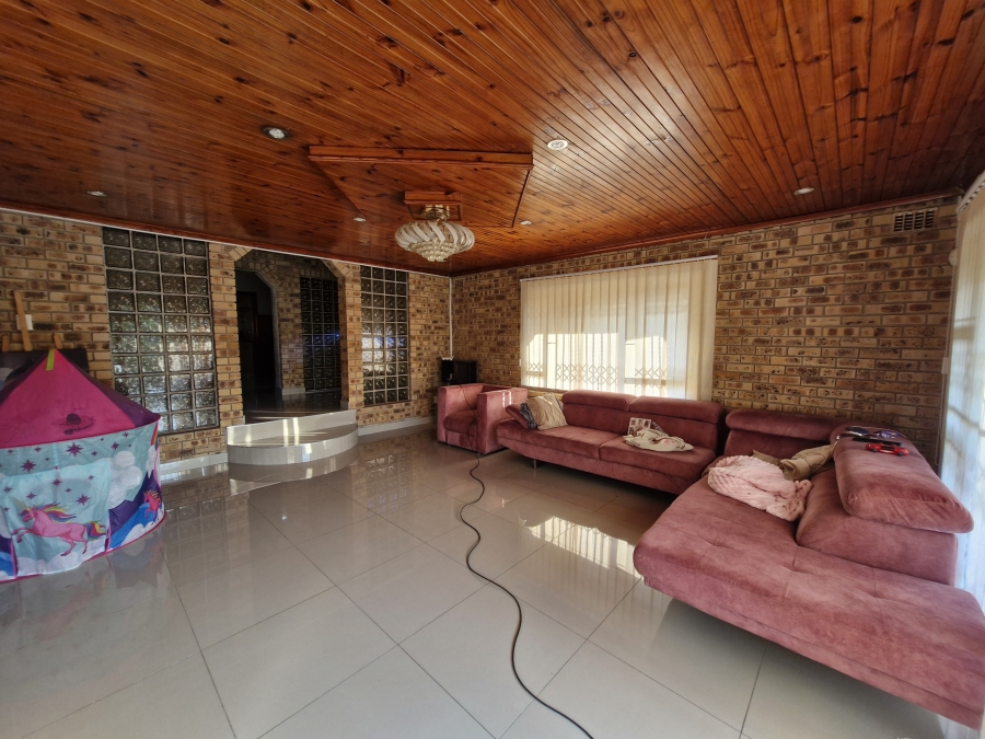 5 Bedroom Property for Sale in Umhlatuzana KwaZulu-Natal