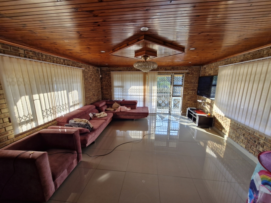 5 Bedroom Property for Sale in Umhlatuzana KwaZulu-Natal