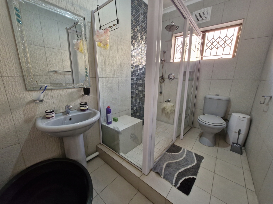 5 Bedroom Property for Sale in Umhlatuzana KwaZulu-Natal