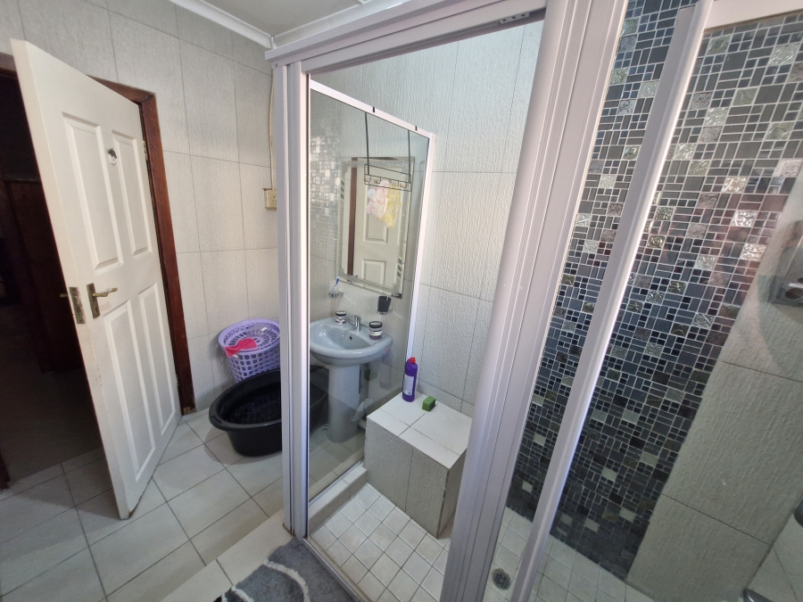 5 Bedroom Property for Sale in Umhlatuzana KwaZulu-Natal