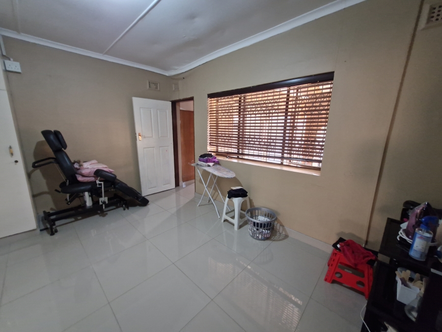 5 Bedroom Property for Sale in Umhlatuzana KwaZulu-Natal
