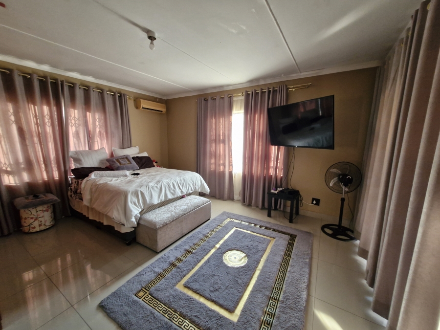 5 Bedroom Property for Sale in Umhlatuzana KwaZulu-Natal