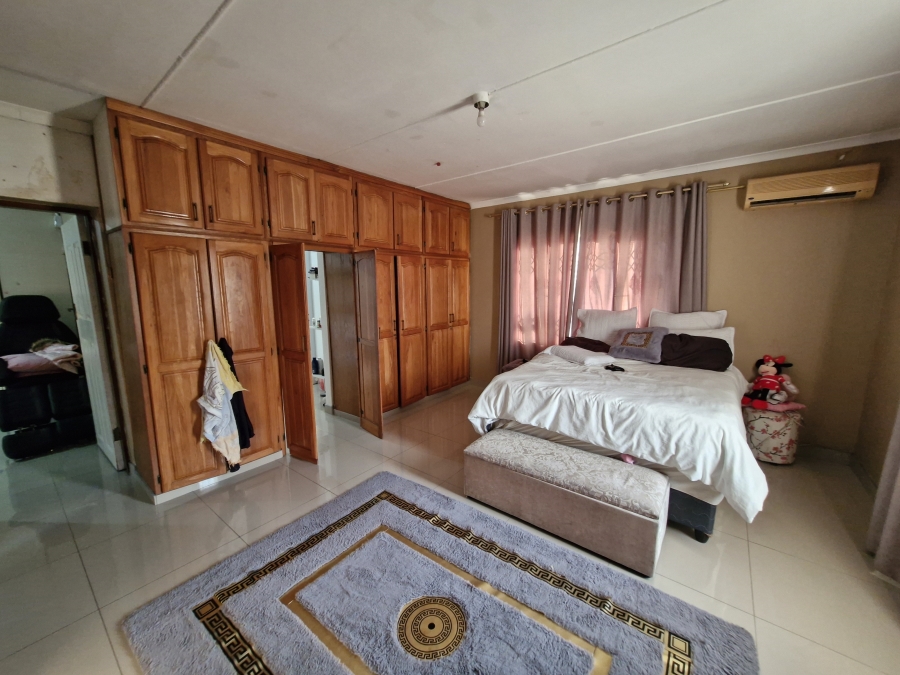 5 Bedroom Property for Sale in Umhlatuzana KwaZulu-Natal