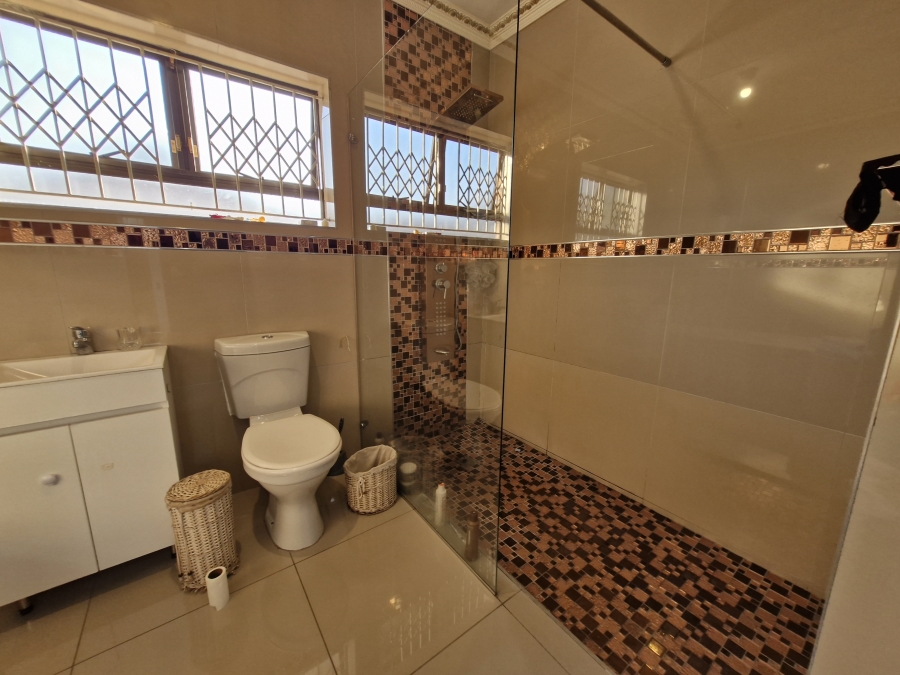 5 Bedroom Property for Sale in Umhlatuzana KwaZulu-Natal