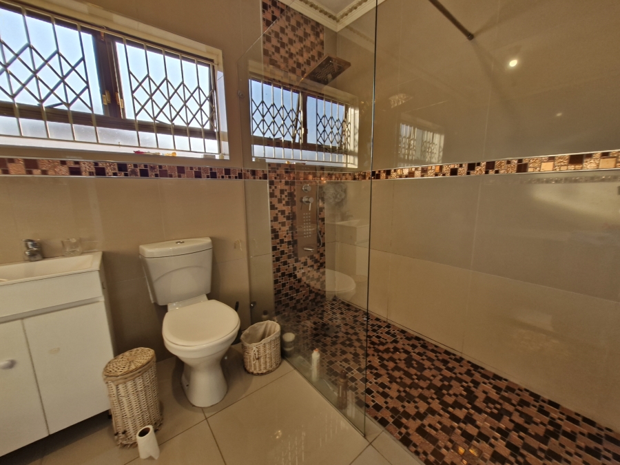 5 Bedroom Property for Sale in Umhlatuzana KwaZulu-Natal