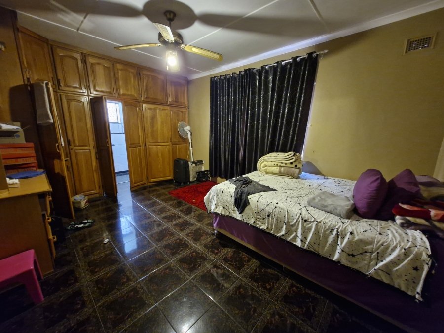 5 Bedroom Property for Sale in Umhlatuzana KwaZulu-Natal