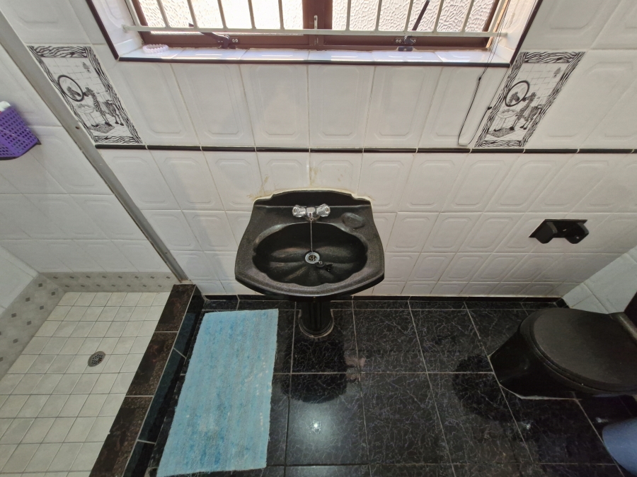 5 Bedroom Property for Sale in Umhlatuzana KwaZulu-Natal