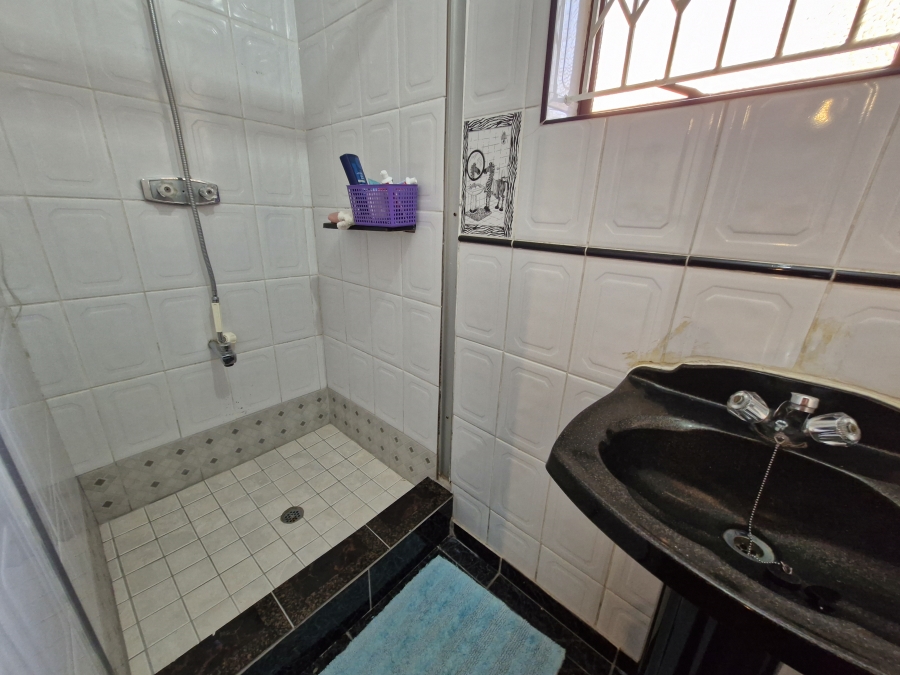 5 Bedroom Property for Sale in Umhlatuzana KwaZulu-Natal