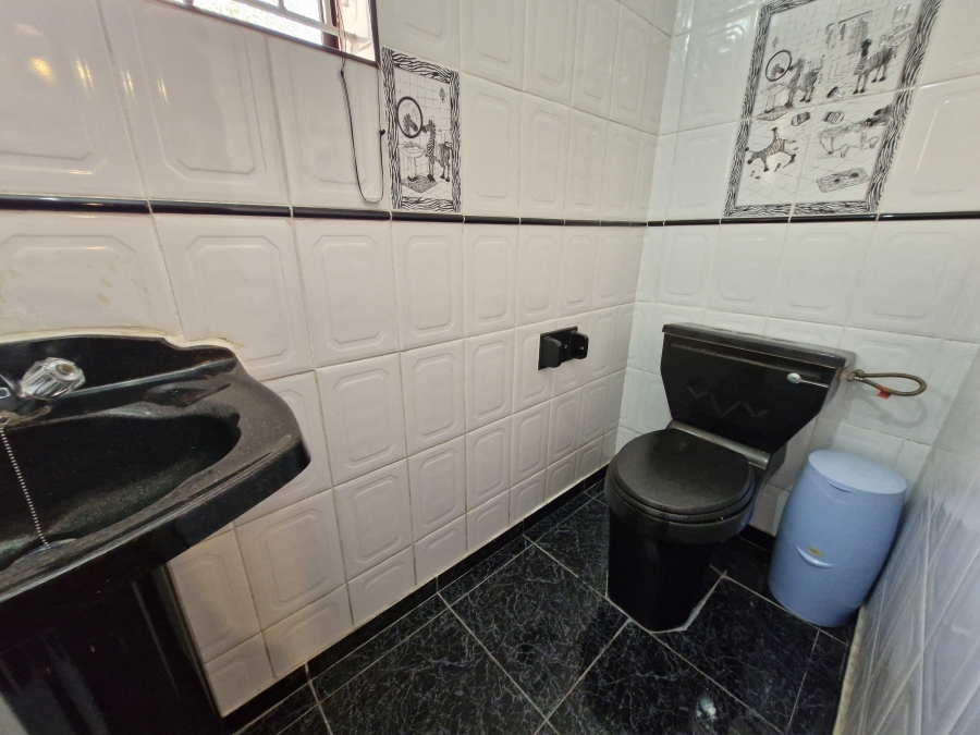 5 Bedroom Property for Sale in Umhlatuzana KwaZulu-Natal