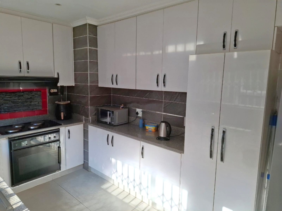 3 Bedroom Property for Sale in Westbrook KwaZulu-Natal