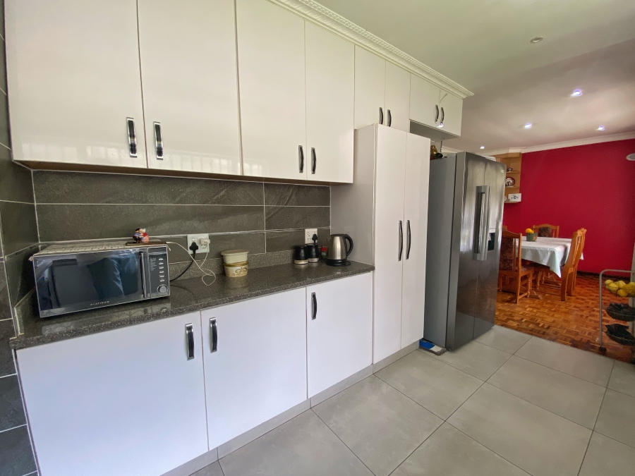 5 Bedroom Property for Sale in Westbrook KwaZulu-Natal