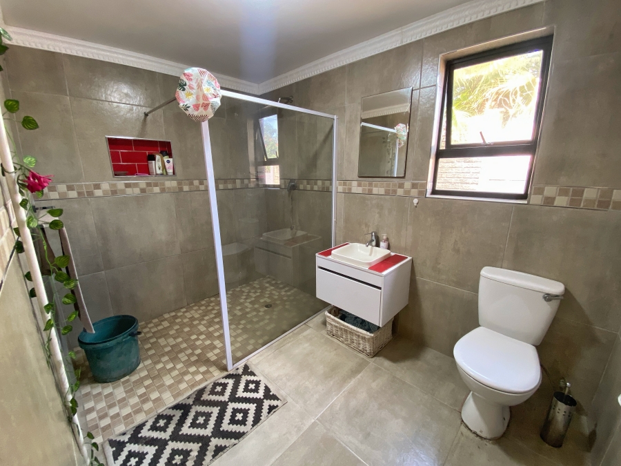 5 Bedroom Property for Sale in Westbrook KwaZulu-Natal