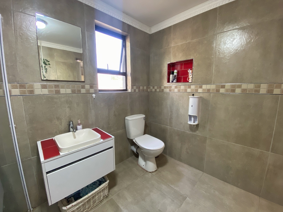 5 Bedroom Property for Sale in Westbrook KwaZulu-Natal