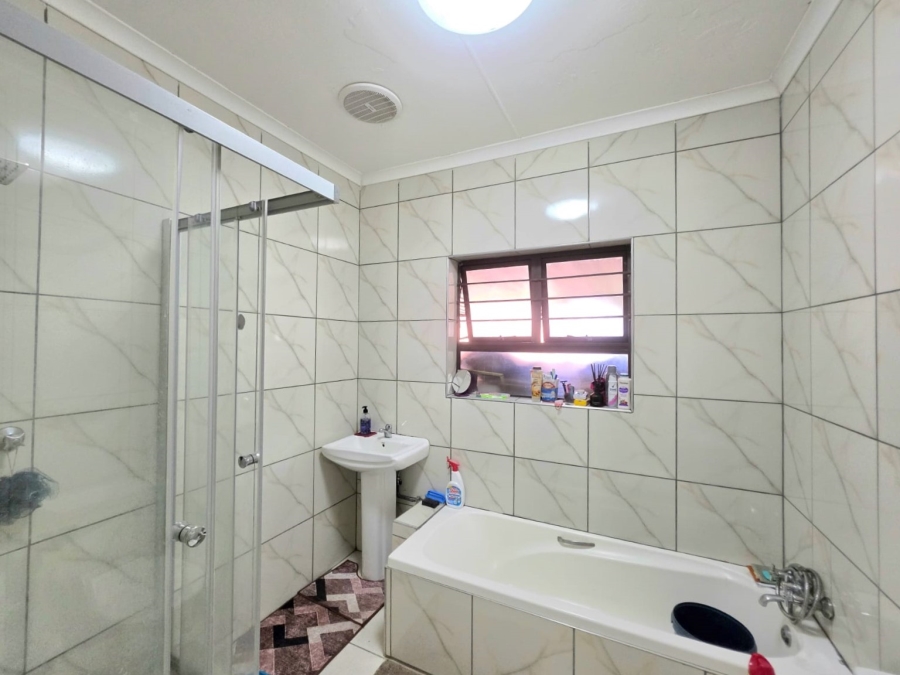 2 Bedroom Property for Sale in Birdswood KwaZulu-Natal