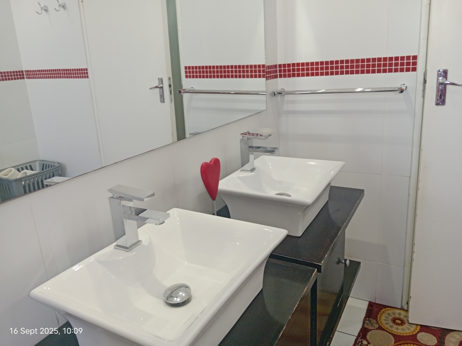 5 Bedroom Property for Sale in Hayfields KwaZulu-Natal