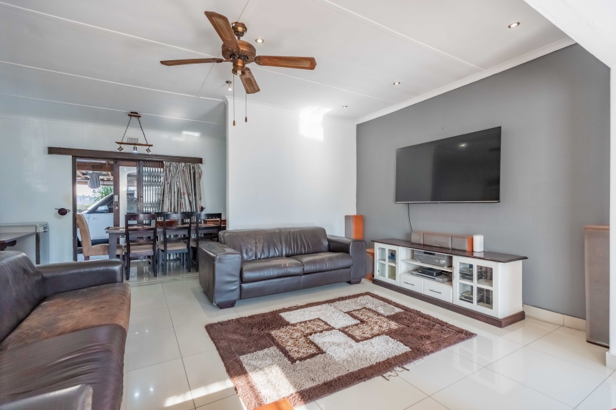 3 Bedroom Property for Sale in Highlands Hills KwaZulu-Natal