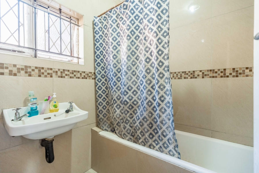3 Bedroom Property for Sale in Highlands Hills KwaZulu-Natal