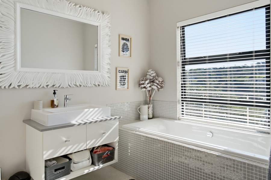5 Bedroom Property for Sale in Cotswold Downs Estates KwaZulu-Natal