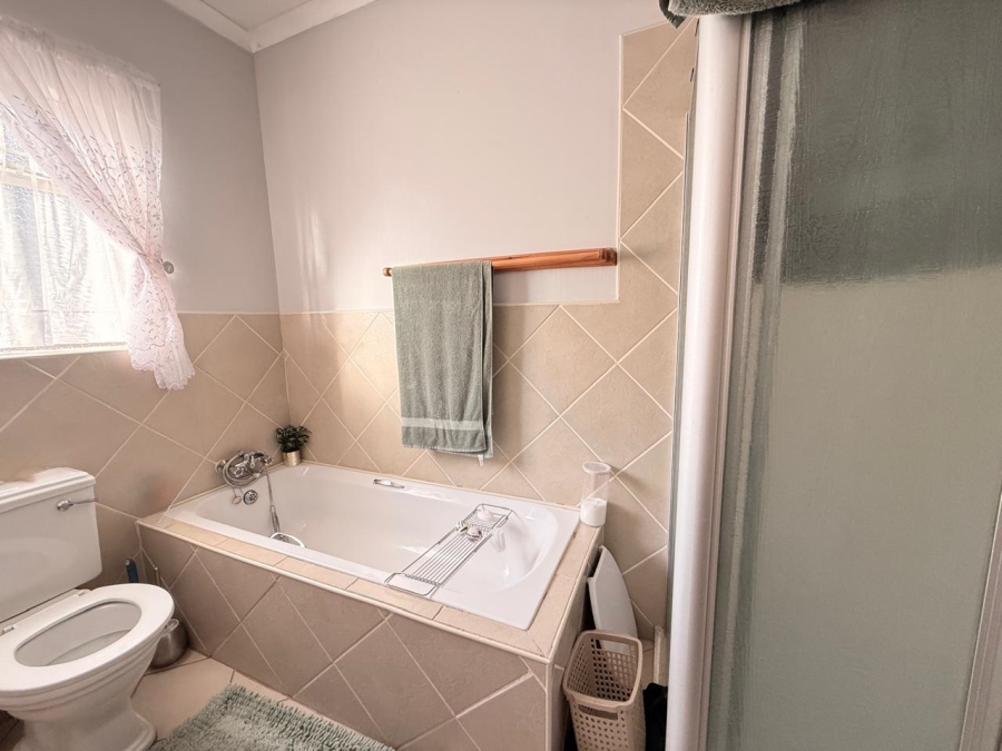 3 Bedroom Property for Sale in Sunnyridge KwaZulu-Natal